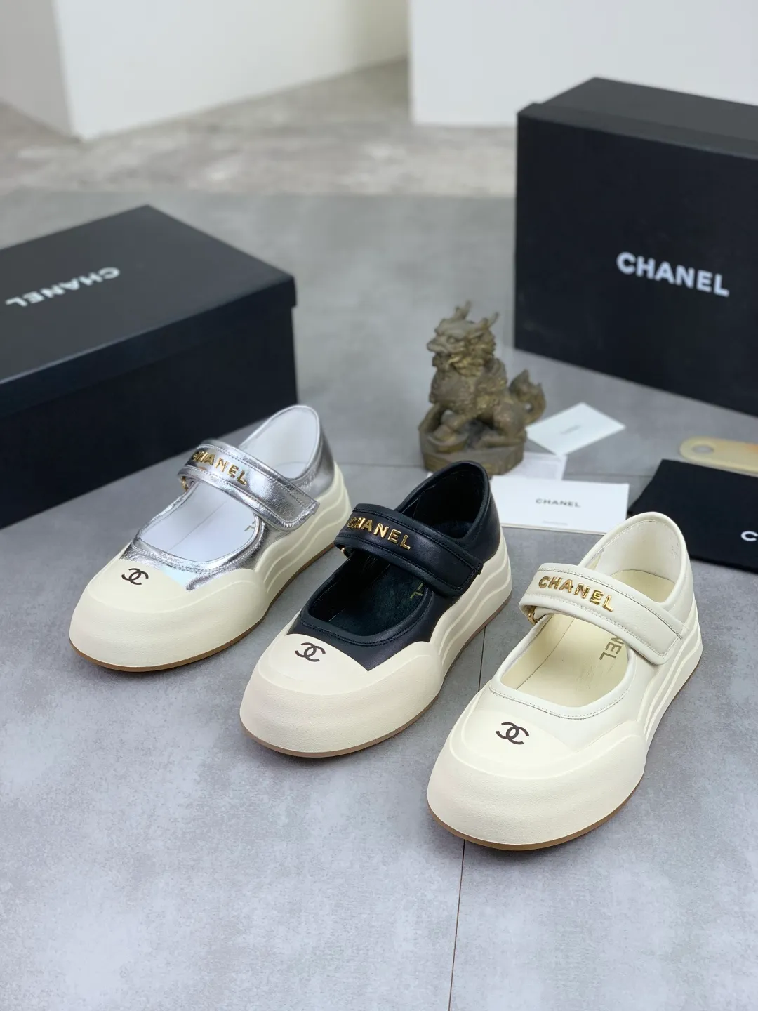 Men's men's shoes 💰P562 new high quality Chanel 25k spring counter new top quality [proud] This boot is really a lucky star for small people, thick sole 5cma more refined rhombus, slim legs, the key is very comfortable upper foot: imported cowhide lining: sheepskin lining outsole: genuine molded tpu outsole ~ 5cm heel height Color: 3️⃣ colors available Size: 35-40 (41 made to order, non-refundable)